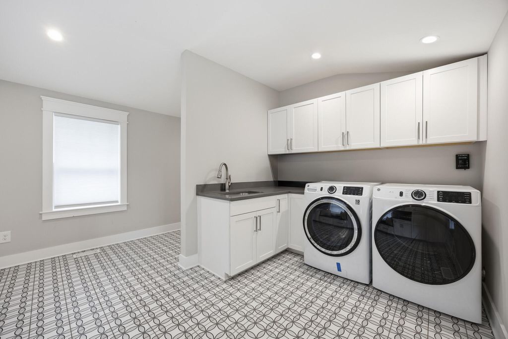 Image 18 of property listing at 1173 Carter Avenue, Mount Pleasant, SC 29464