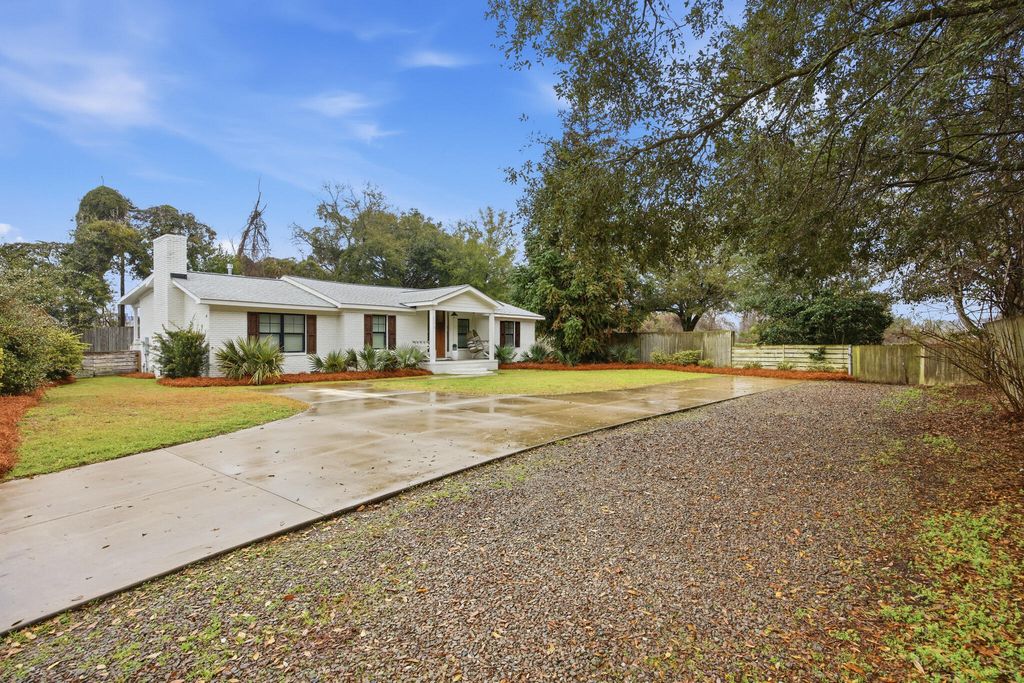 Image 2 of property listing at 1173 Carter Avenue, Mount Pleasant, SC 29464