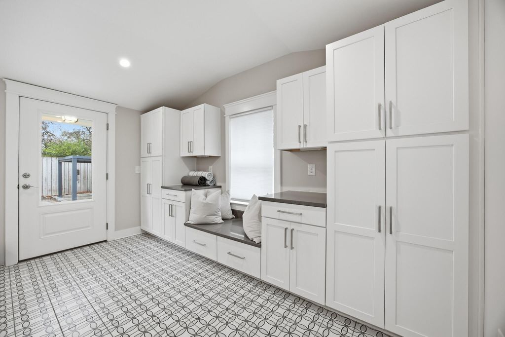 Image 20 of property listing at 1173 Carter Avenue, Mount Pleasant, SC 29464