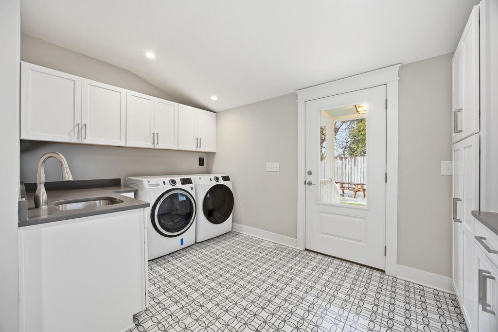 Image 21 of property listing at 1173 Carter Avenue, Mount Pleasant, SC 29464