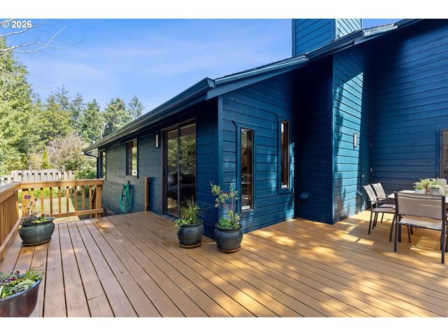 830 Sw DOLORES Dr, Waldport, OR 97394