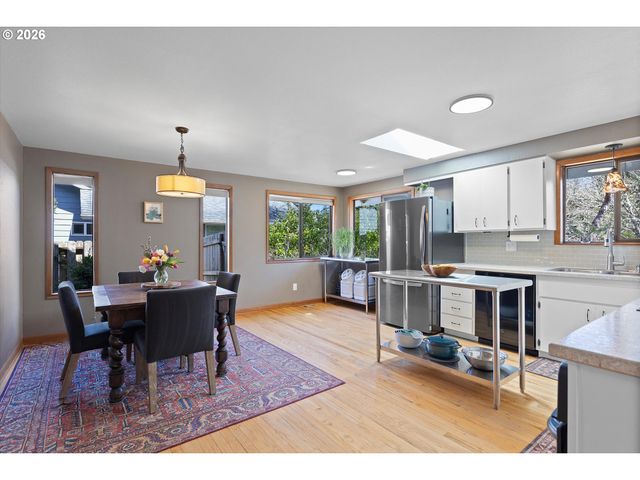 830 Sw DOLORES Dr, Waldport, OR 97394