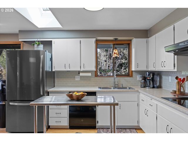 830 Sw DOLORES Dr, Waldport, OR 97394