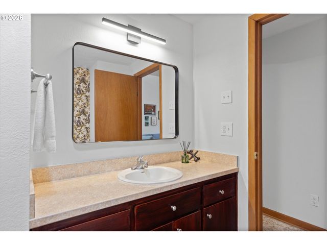 830 Sw DOLORES Dr, Waldport, OR 97394