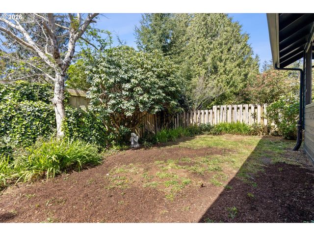 830 Sw DOLORES Dr, Waldport, OR 97394