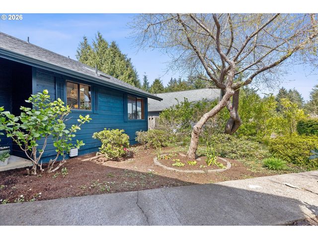 830 Sw DOLORES Dr, Waldport, OR 97394