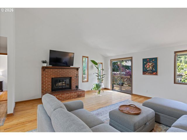 830 Sw DOLORES Dr, Waldport, OR 97394