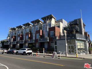 1912 Broadway 107, Santa Monica, CA 90404