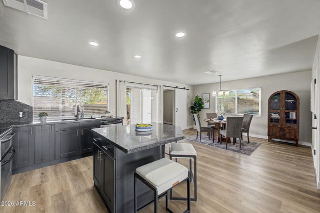2015 E VISTA Drive, Phoenix, AZ 85022