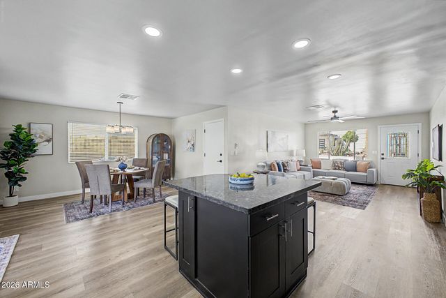 2015 E VISTA Drive, Phoenix, AZ 85022