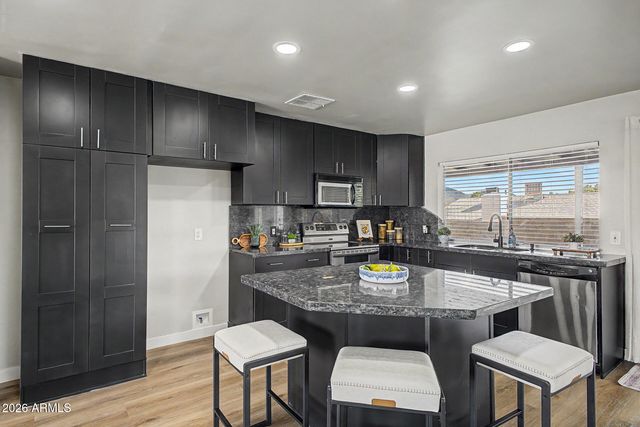 2015 E VISTA Drive, Phoenix, AZ 85022