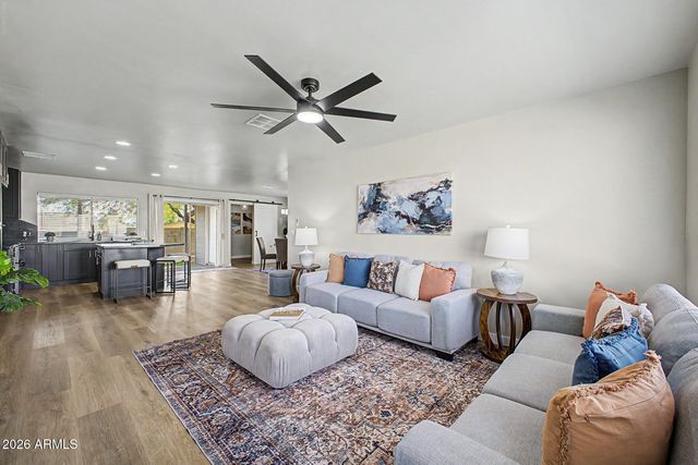 2015 E VISTA Drive, Phoenix, AZ 85022