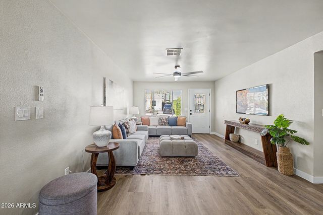 2015 E VISTA Drive, Phoenix, AZ 85022