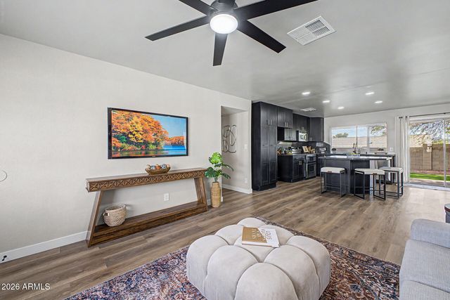 2015 E VISTA Drive, Phoenix, AZ 85022
