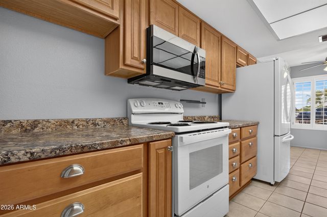 10806 W PINEAIRE Drive, Sun City, AZ 85351