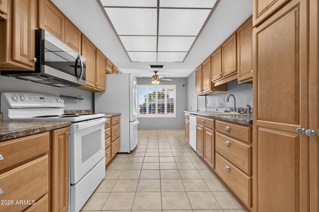 10806 W PINEAIRE Drive, Sun City, AZ 85351