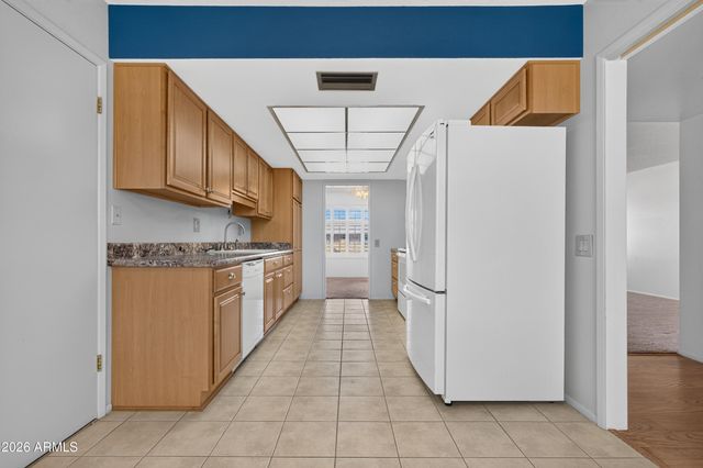 10806 W PINEAIRE Drive, Sun City, AZ 85351