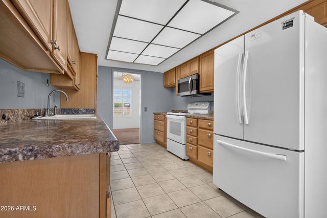 10806 W PINEAIRE Drive, Sun City, AZ 85351
