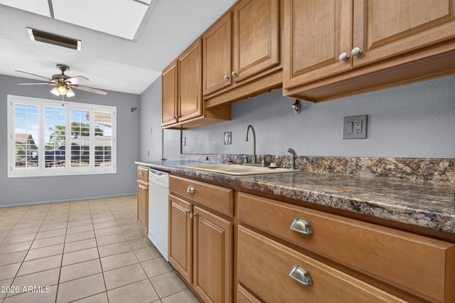 10806 W PINEAIRE Drive, Sun City, AZ 85351