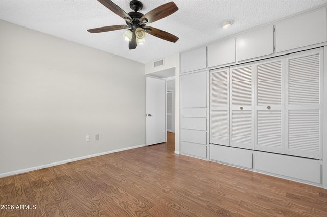 10806 W PINEAIRE Drive, Sun City, AZ 85351