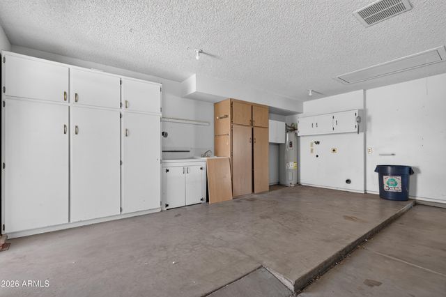10806 W PINEAIRE Drive, Sun City, AZ 85351