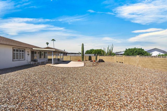 10806 W PINEAIRE Drive, Sun City, AZ 85351