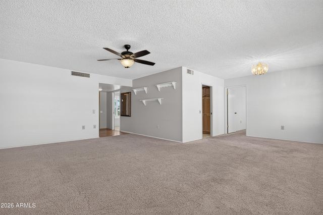 10806 W PINEAIRE Drive, Sun City, AZ 85351