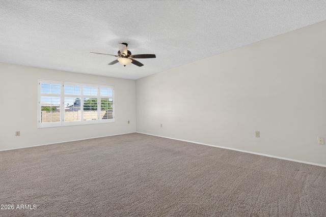 10806 W PINEAIRE Drive, Sun City, AZ 85351
