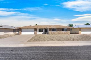 10806 W PINEAIRE Drive, Sun City, AZ 85351
