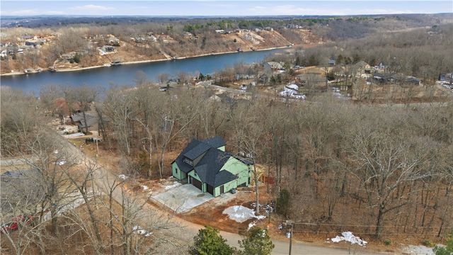 6 Waterside Lane, Bella Vista, AR 72715
