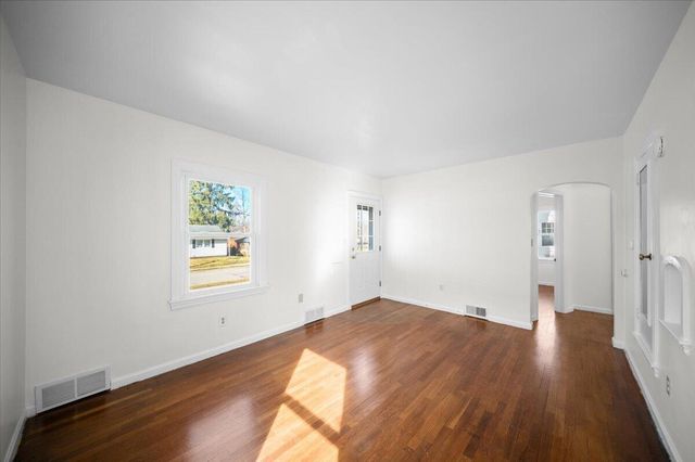 705 N Jefferson Street, Lowell, MI 49331