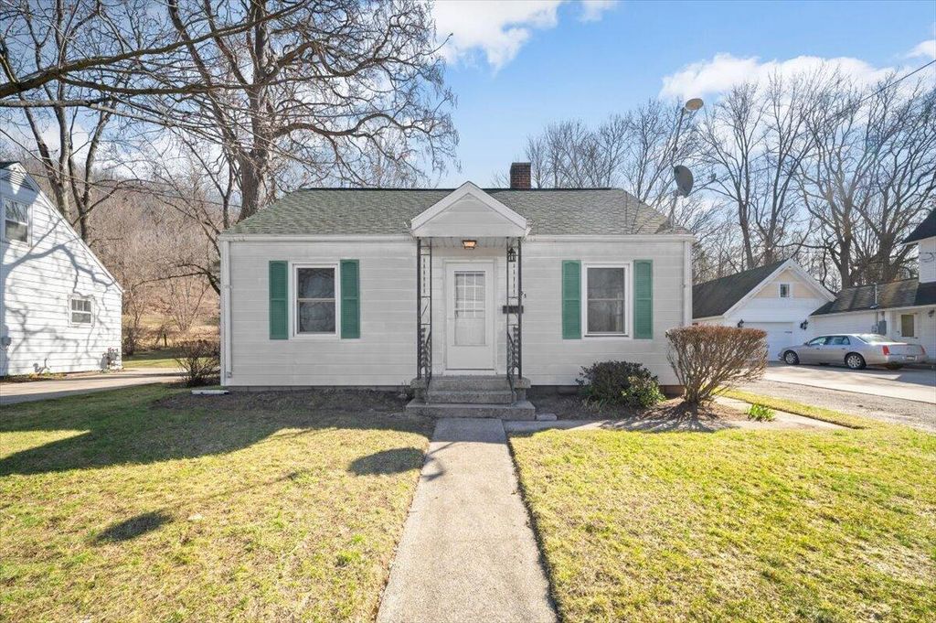 705 N Jefferson Street, Lowell, MI 49331