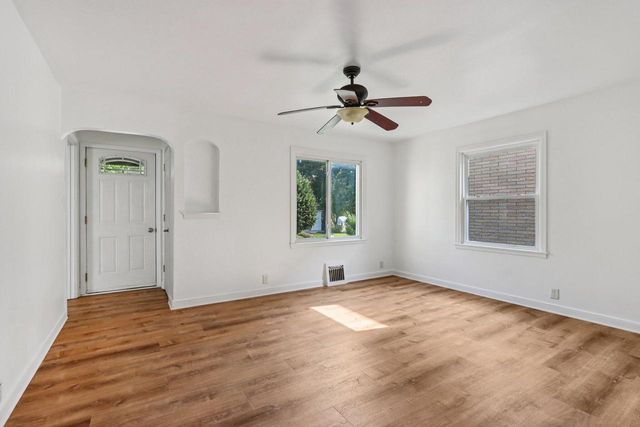 6715 W Harrison AVENUE, Milwaukee, WI 53219