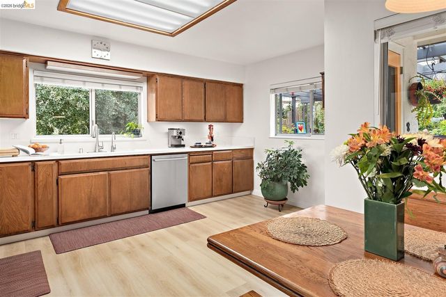 1799 Pomona St, Crockett, CA 94525