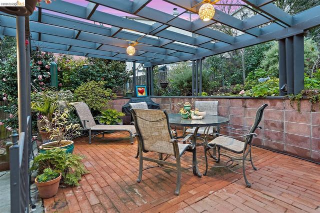 1799 Pomona St, Crockett, CA 94525