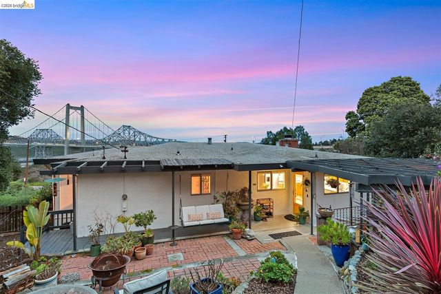 1799 Pomona St, Crockett, CA 94525