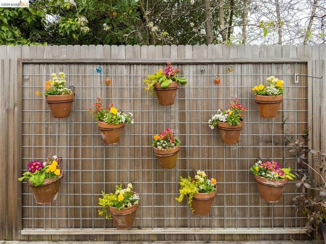 1799 Pomona St, Crockett, CA 94525