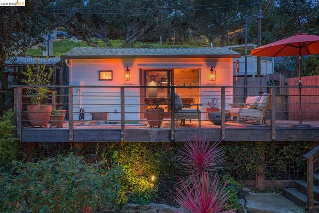 1799 Pomona St, Crockett, CA 94525