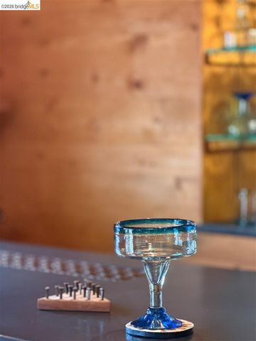 1799 Pomona St, Crockett, CA 94525