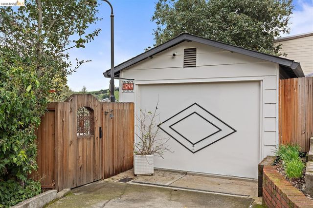 1799 Pomona St, Crockett, CA 94525