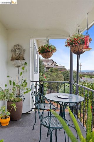 1799 Pomona St, Crockett, CA 94525