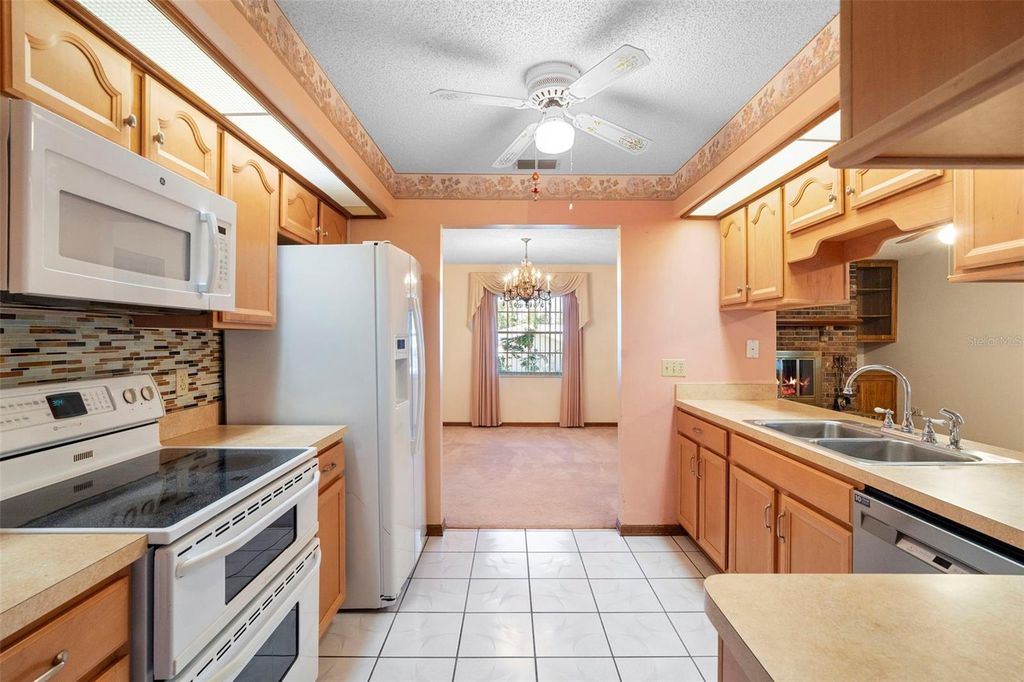 Image 11 of property listing at 2200 BANNISTER STREET, Deltona, FL 32738