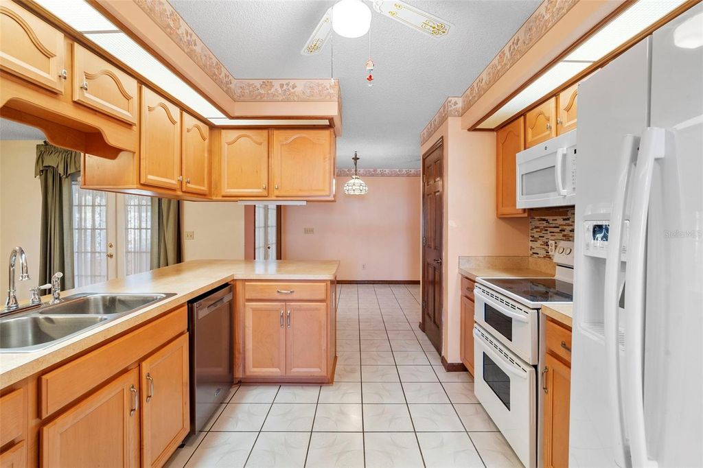 Image 12 of property listing at 2200 BANNISTER STREET, Deltona, FL 32738