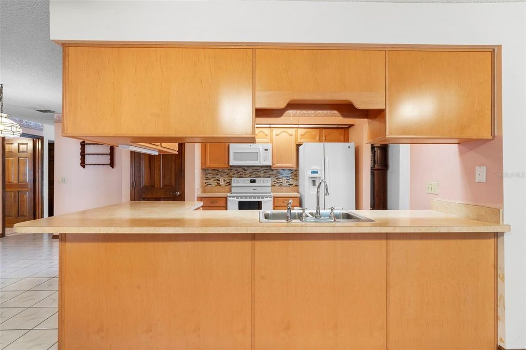 Image 10 of property listing at 2200 BANNISTER STREET, Deltona, FL 32738