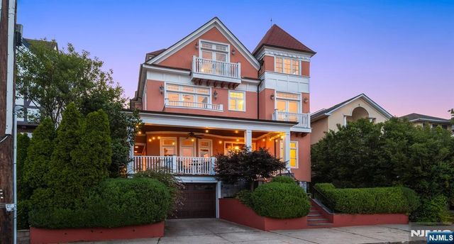 31-33 Hamilton Avenue, Weehawken, NJ 07086