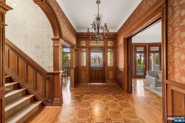 31-33 Hamilton Avenue, Weehawken, NJ 07086