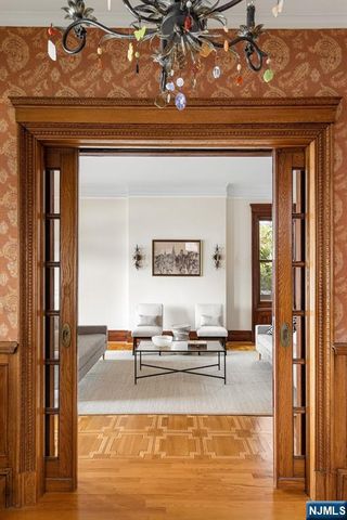 31-33 Hamilton Avenue, Weehawken, NJ 07086
