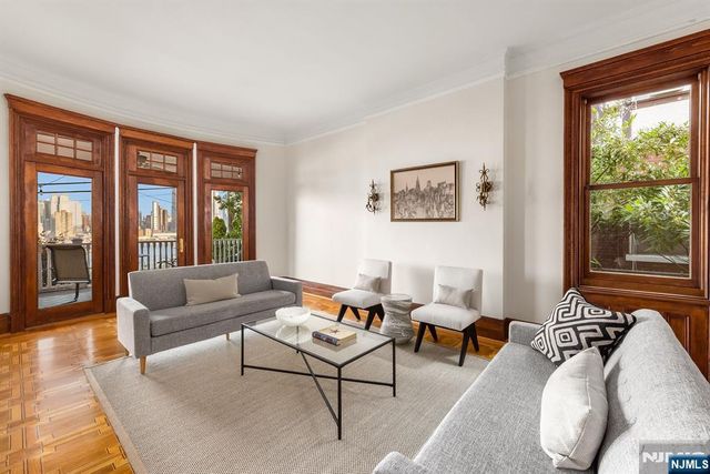 31-33 Hamilton Avenue, Weehawken, NJ 07086