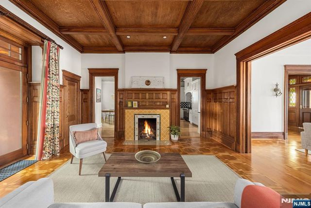 31-33 Hamilton Avenue, Weehawken, NJ 07086
