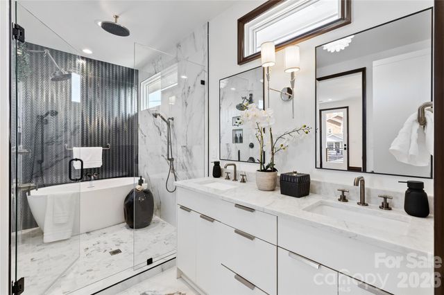 2117 LOMBARDY Circle, Charlotte, NC 28203